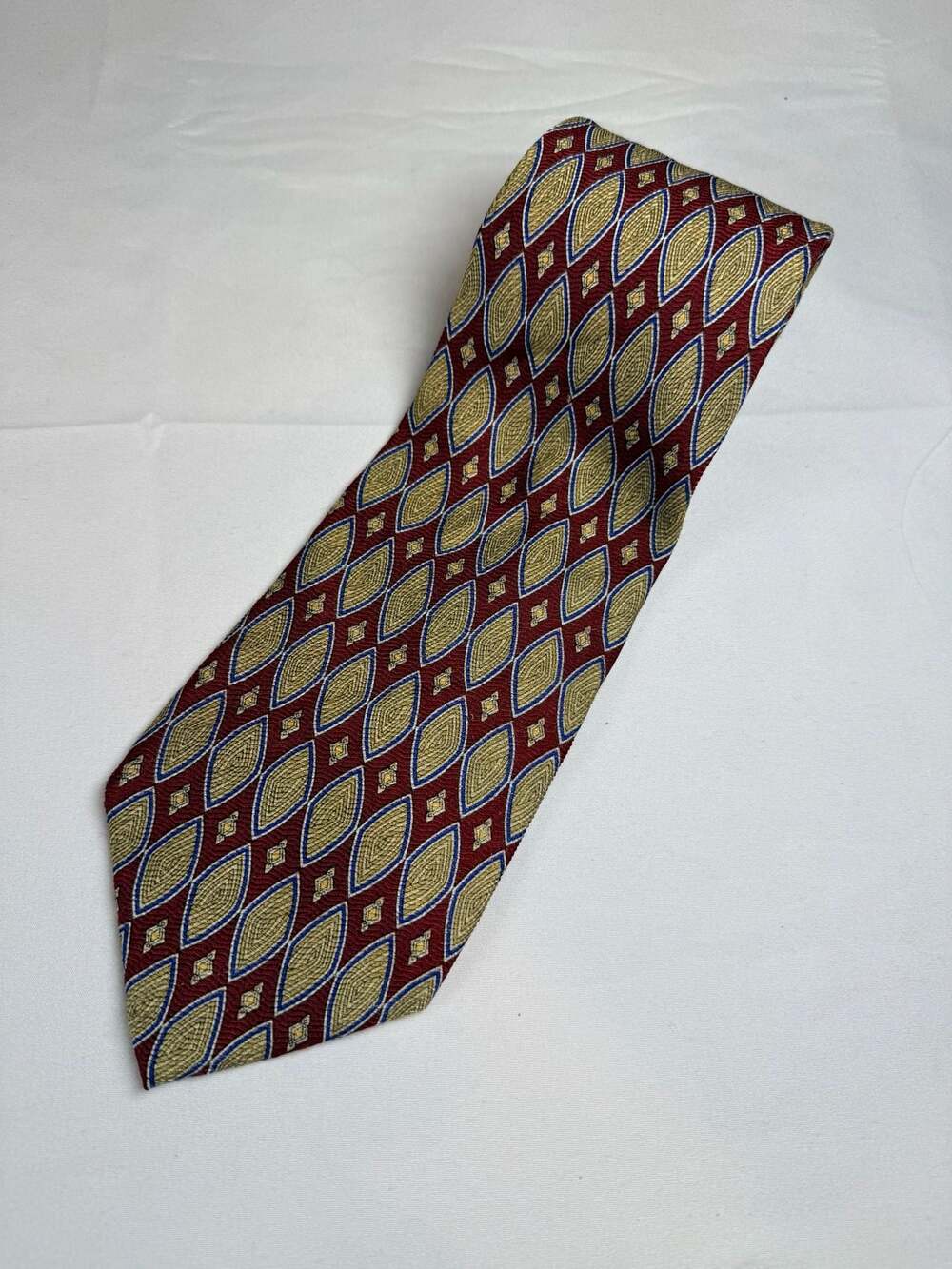 Geoffrey Beene Classic New York Silk Necktie Red and Gold Geometric Diamond Patt